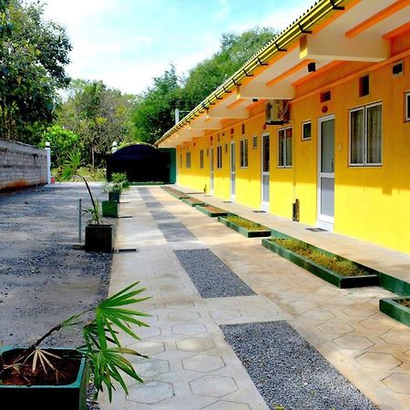 Sri Mayura Holiday Resort Kataragama Exteriör bild