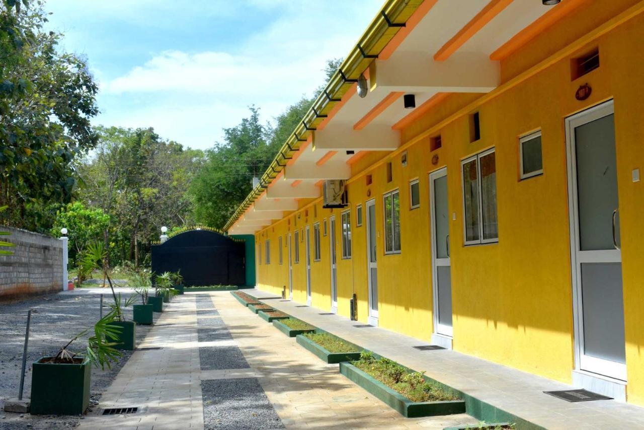 Sri Mayura Holiday Resort Kataragama Exteriör bild