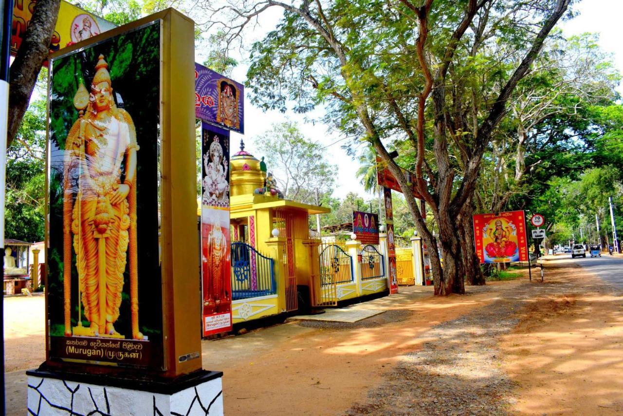 Sri Mayura Holiday Resort Kataragama Exteriör bild