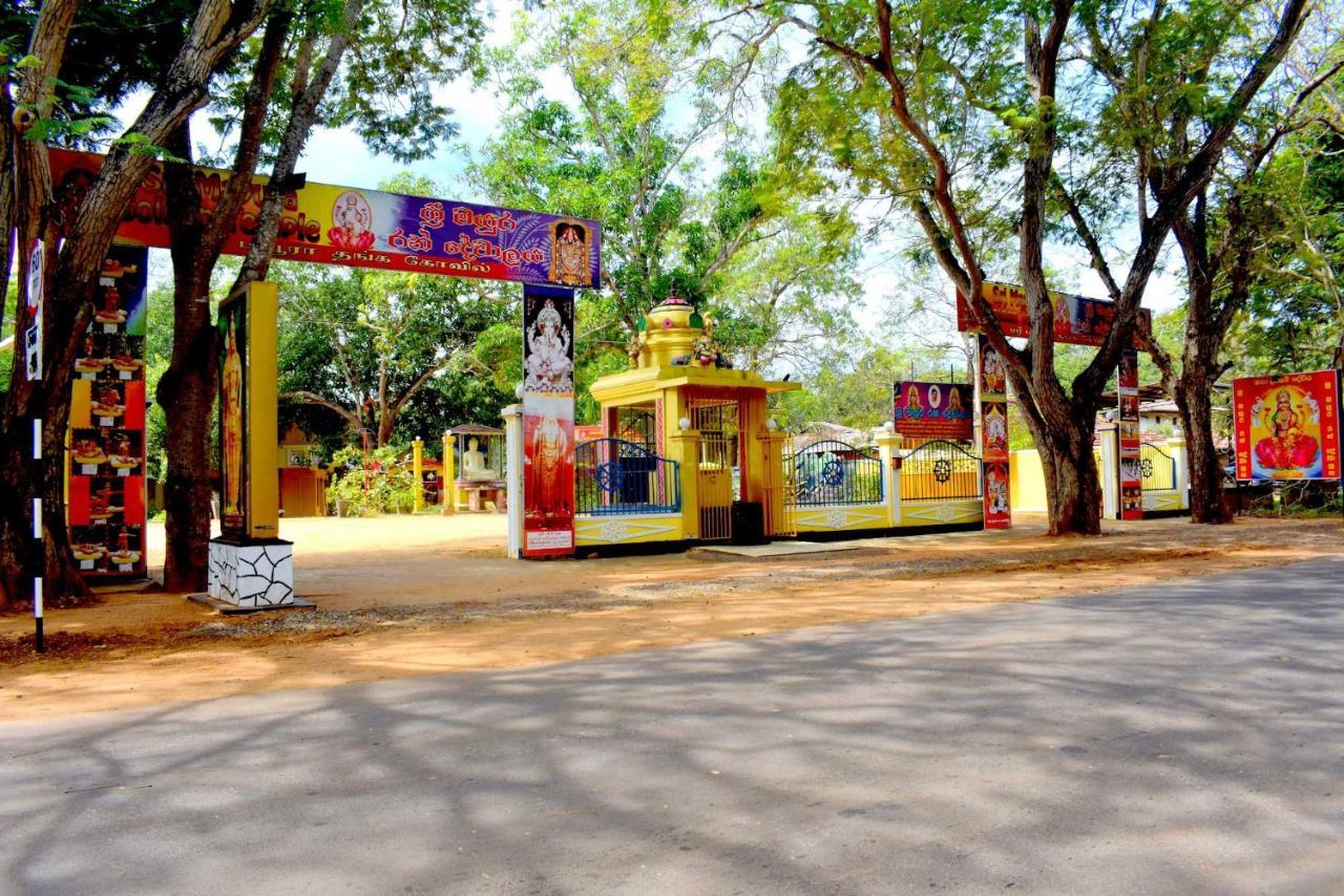 Sri Mayura Holiday Resort Kataragama Exteriör bild
