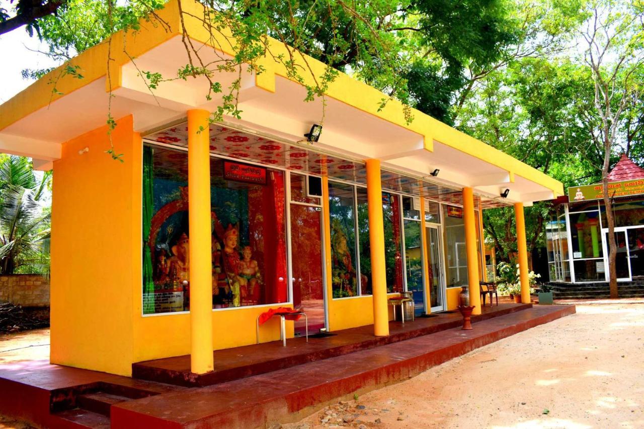 Sri Mayura Holiday Resort Kataragama Exteriör bild