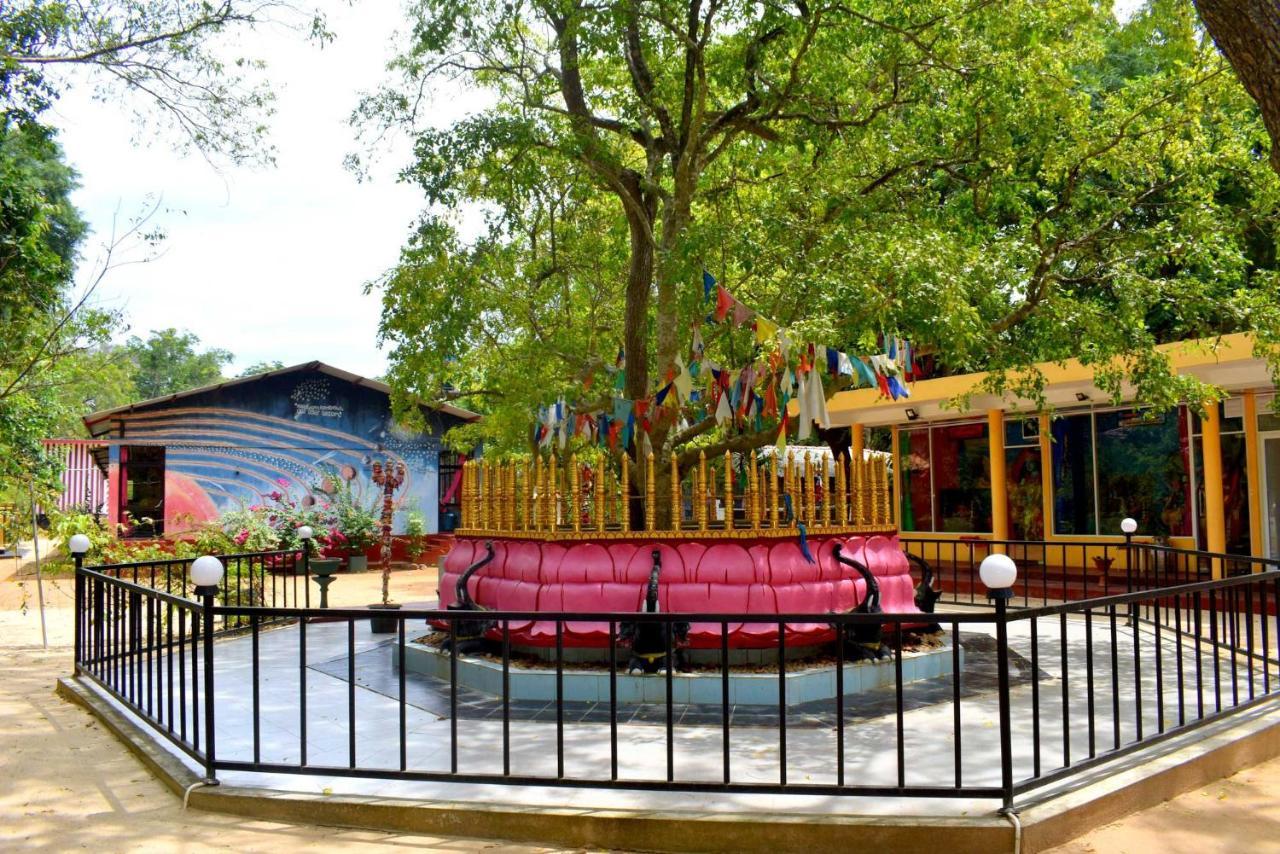 Sri Mayura Holiday Resort Kataragama Exteriör bild