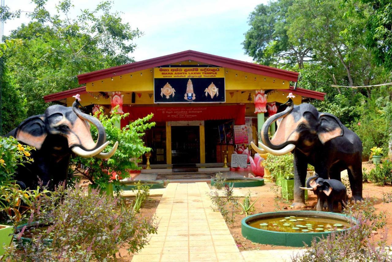 Sri Mayura Holiday Resort Kataragama Exteriör bild