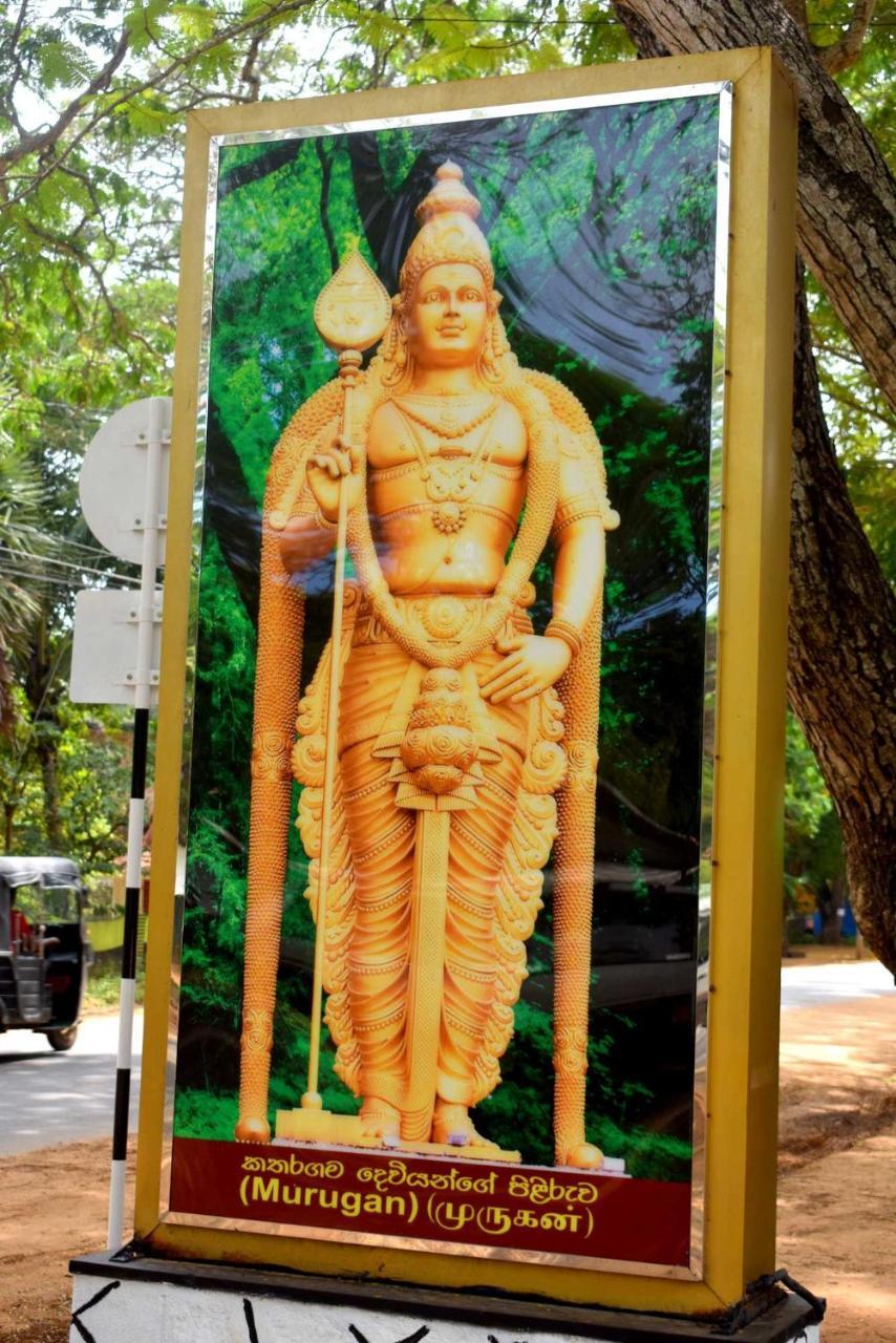 Sri Mayura Holiday Resort Kataragama Exteriör bild